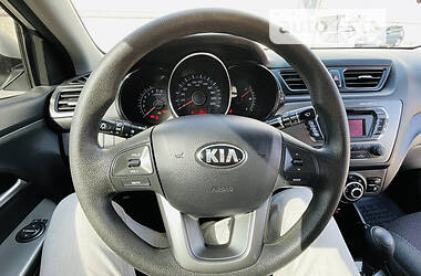 Седан Kia Rio 2013 в Львове