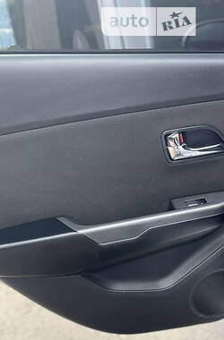 Седан Kia Rio 2012 в 
