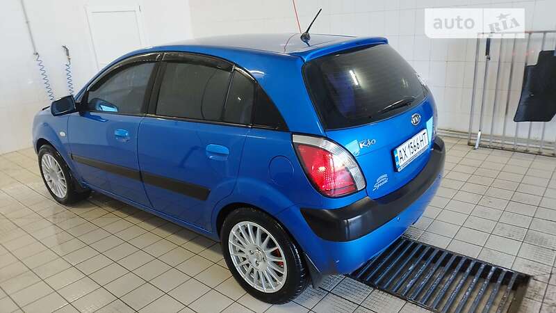 Хетчбек Kia Rio 2006 в Первомайську