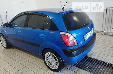 Хэтчбек Kia Rio 2006 в 