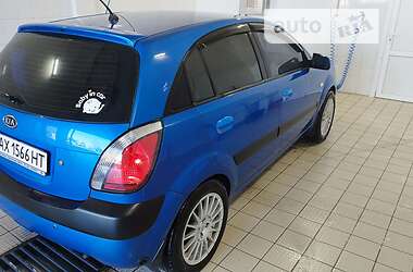 Хэтчбек Kia Rio 2006 в 