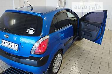 Хэтчбек Kia Rio 2006 в 