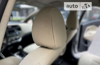 Седан Kia Rio 2012 в 