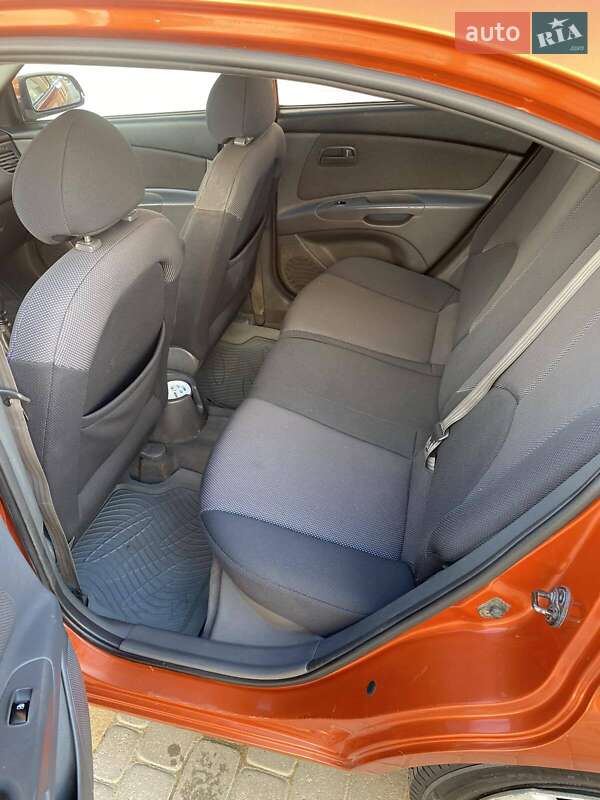 Хетчбек Kia Rio 2006 в Івано-Франківську