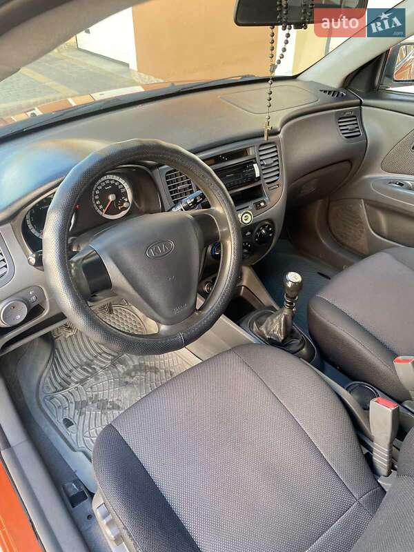 Хетчбек Kia Rio 2006 в Івано-Франківську