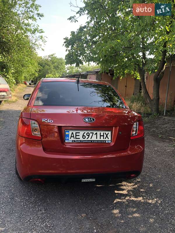 Седан Kia Rio 2010 в Кривому Розі