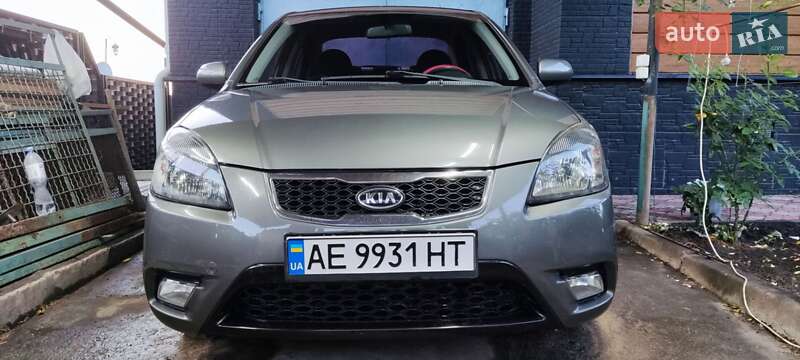 Седан Kia Rio 2011 в Кривом Роге