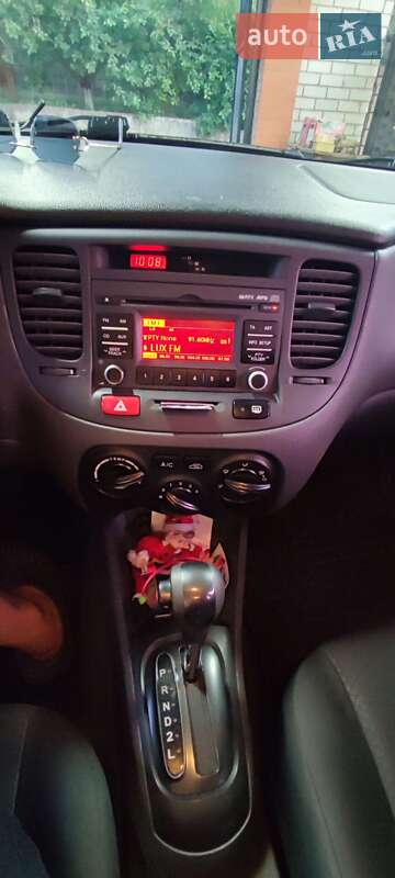 Седан Kia Rio 2011 в Кривом Роге