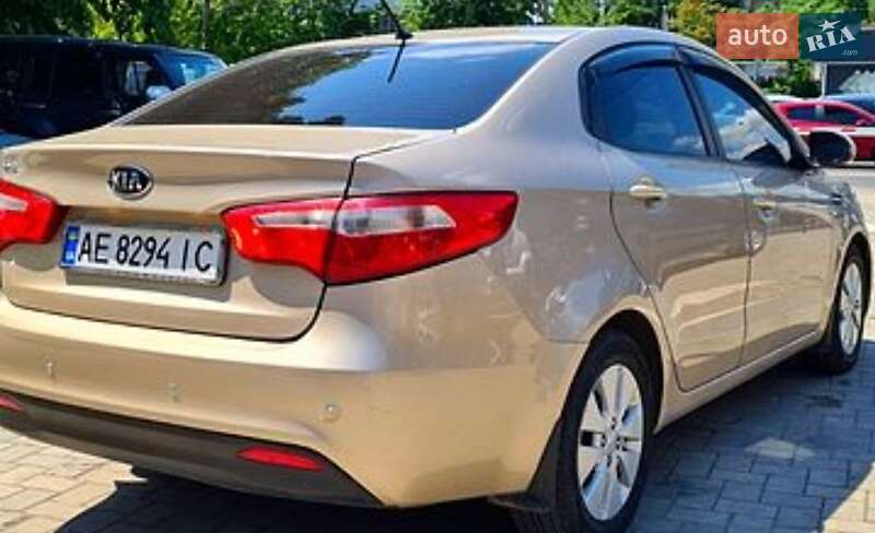 Седан Kia Rio 2013 в Днепре