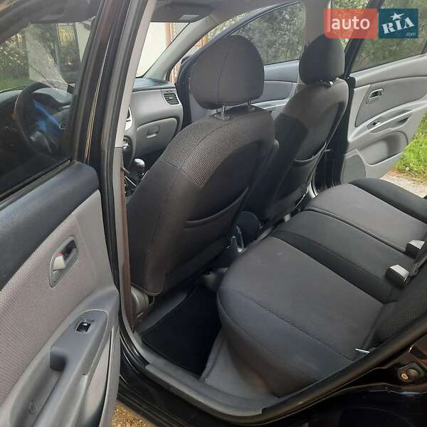 Хэтчбек Kia Rio 2008 в Ивано-Франковске