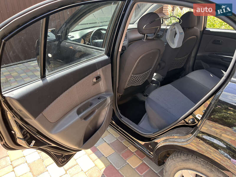 Хэтчбек Kia Rio 2009 в Виннице