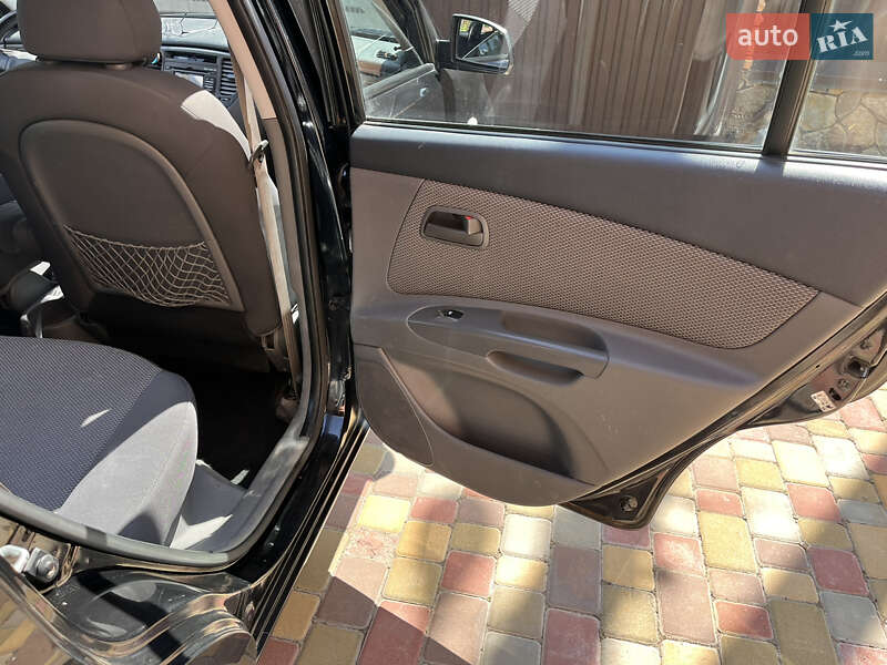 Хэтчбек Kia Rio 2009 в Виннице