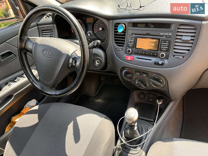 Хэтчбек Kia Rio 2009 в Виннице