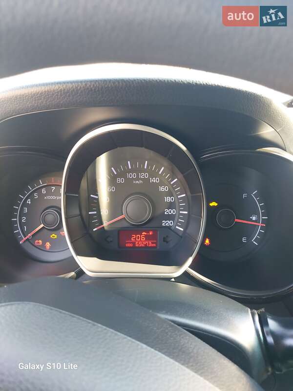 Седан Kia Rio 2012 в Вознесенске