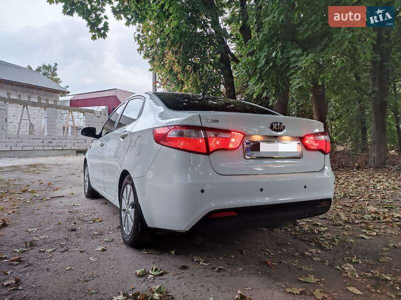 Седан Kia Rio 2013 в Украинке