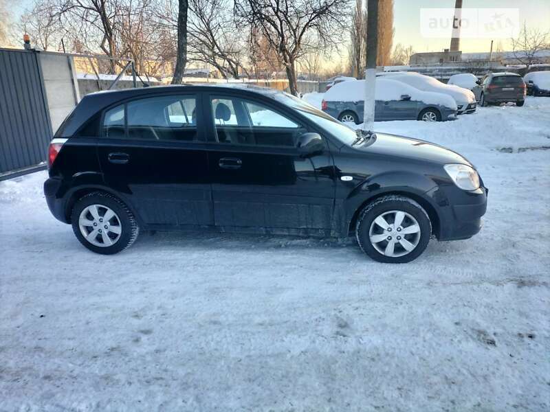 Хэтчбек Kia Rio 2008 в Чернигове