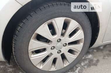 Хетчбек Kia Rio 2014 в Києві фото 5 Хетчбек Kia Rio 2014 в Києві