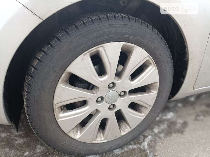 Хетчбек Kia Rio 2014 в Києві фото 5 Хетчбек Kia Rio 2014 в Києві
