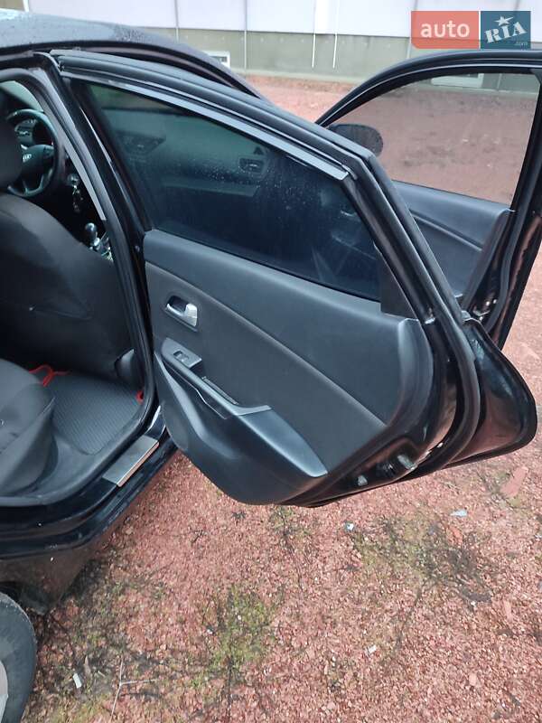 Седан Kia Rio 2012 в Вышгороде