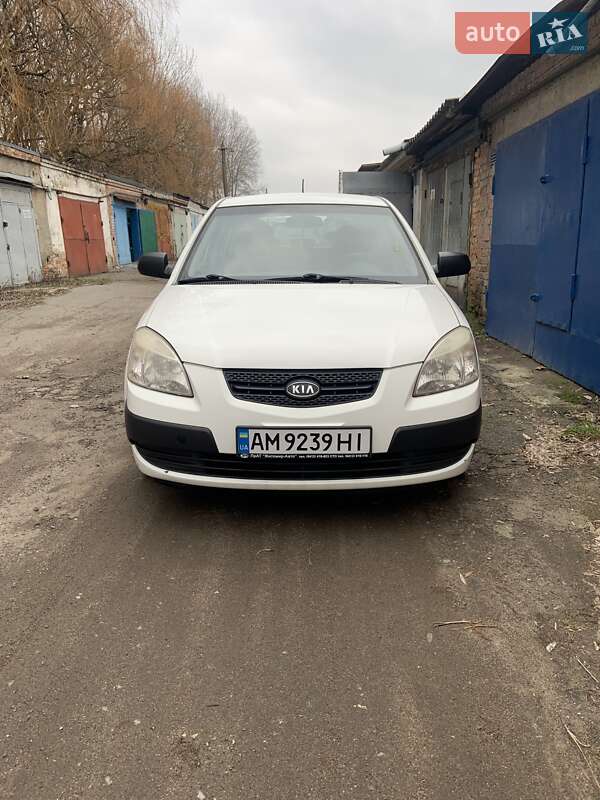 Хэтчбек Kia Rio 2007 в Житомире