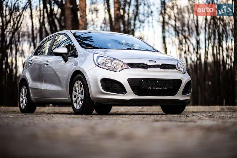 Хэтчбек Kia Rio 2012 в Покровске