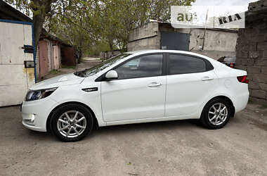 Седан Kia Rio 2012 в Кривом Роге