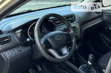 Седан Kia Rio 2012 в Волочиске