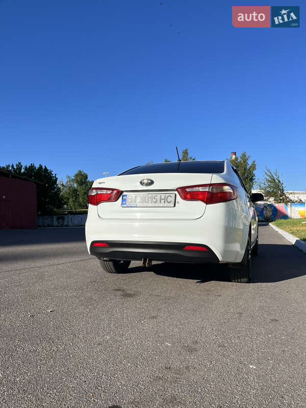 Седан Kia Rio 2012 в Кременчуге