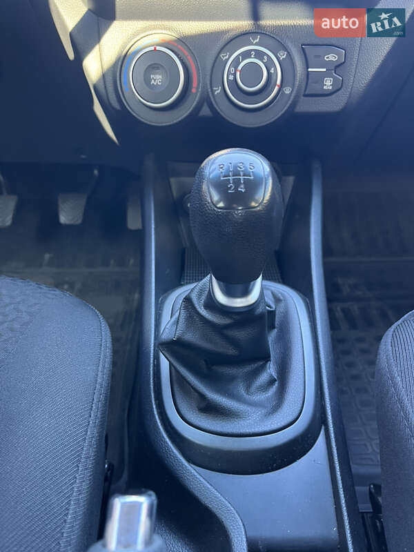 Седан Kia Rio 2012 в Кременчуге