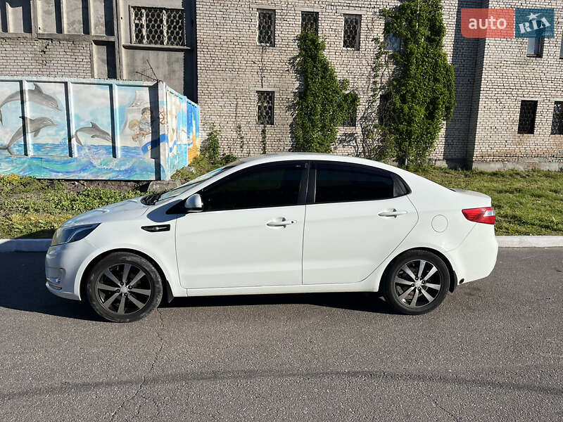 Седан Kia Rio 2012 в Кременчуге