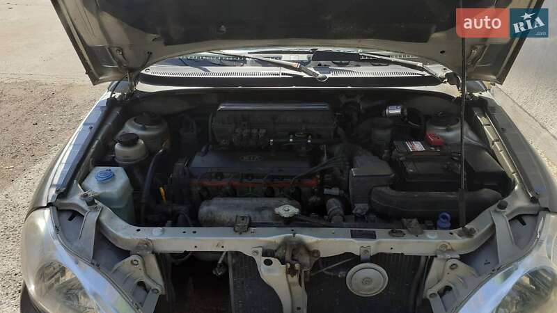 Универсал Kia Rio 2002 в Черновцах