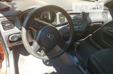 Хэтчбек Kia Rio 2010 в Киеве