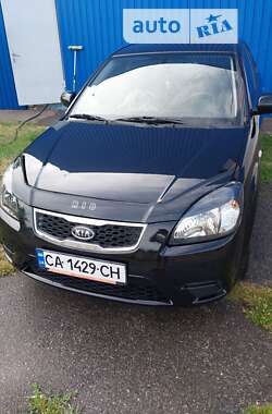 Седан Kia Rio 2010 в Черкассах