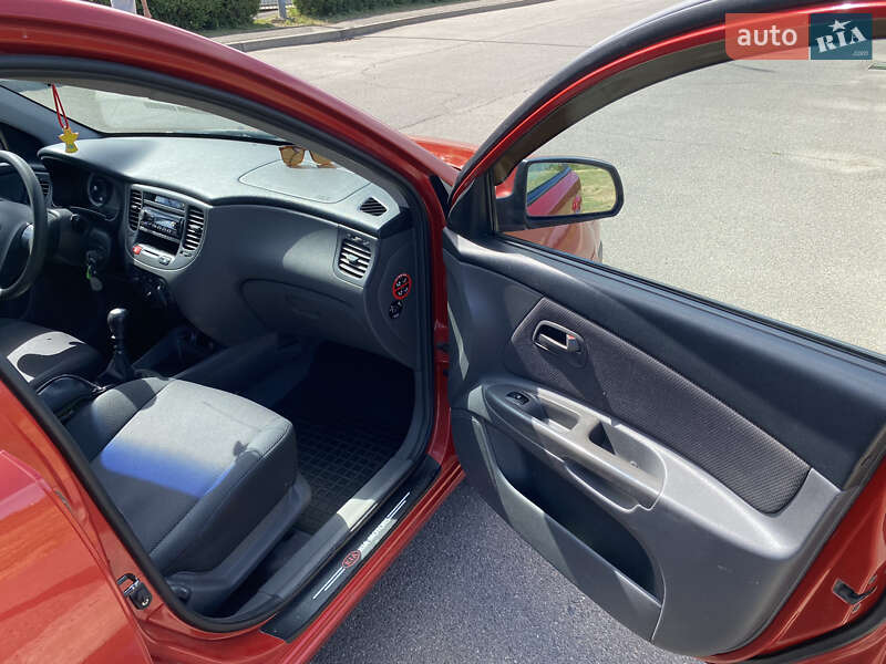 Хетчбек Kia Rio 2006 в Кривому Розі