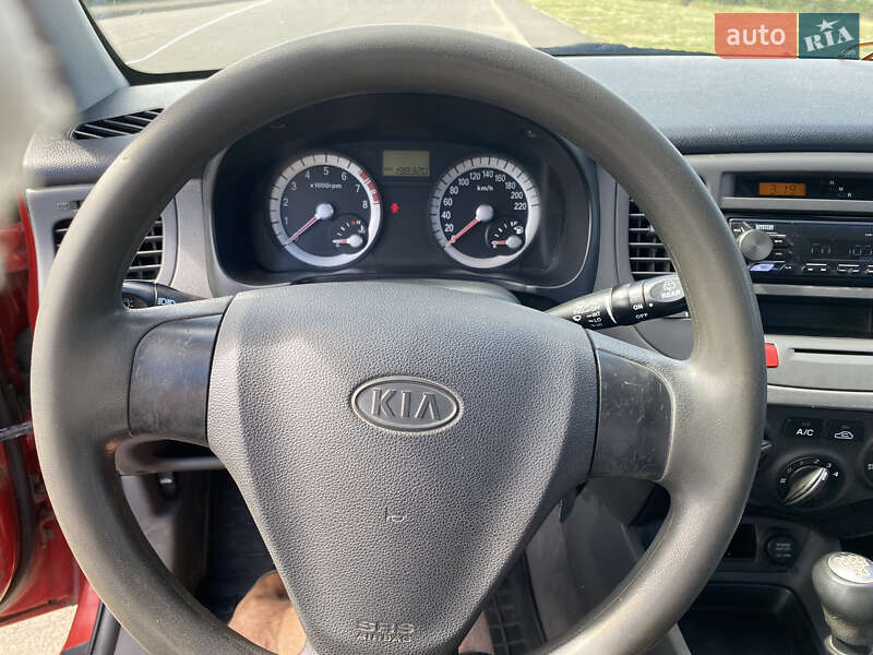 Хетчбек Kia Rio 2006 в Кривому Розі