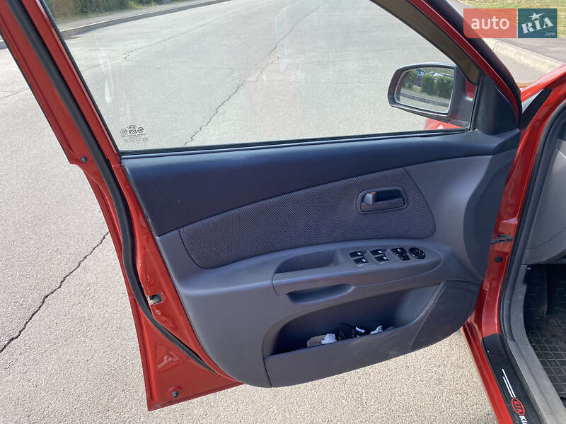 Хетчбек Kia Rio 2006 в Кривому Розі