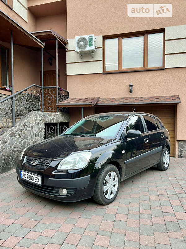 Хэтчбек Kia Rio 2007 в Мукачево