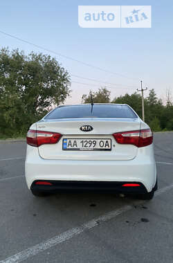 Седан Kia Rio 2013 в Бучі