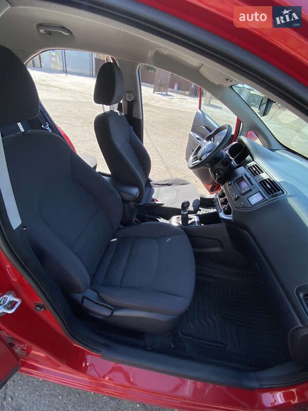 Хэтчбек Kia Rio 2013 в Запорожье