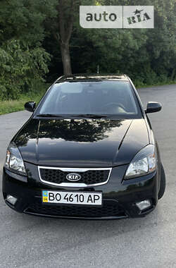 Хетчбек Kia Rio 2010 в Чорткові