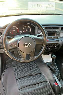 Седан Kia Rio 2010 в Полтаве