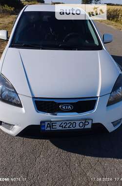 Седан Kia Rio 2011 в Днепре