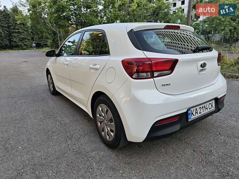 Хэтчбек Kia Rio 2017 в Киеве