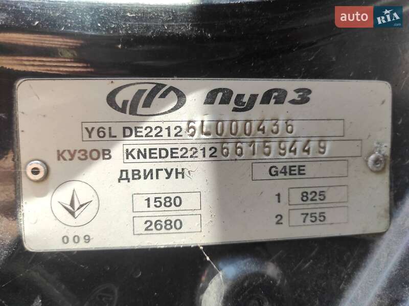 Седан Kia Rio 2006 в Ровно