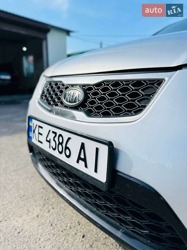 Седан Kia Rio 2010 в Днепре