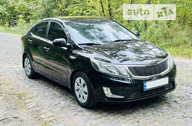 Седан Kia Rio 2013 в Кременці