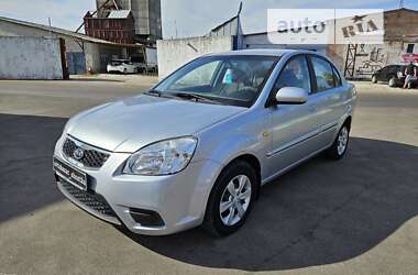 Седан Kia Rio 2010 в Шостці