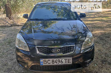 Седан Kia Rio 2010 в Кривому Розі