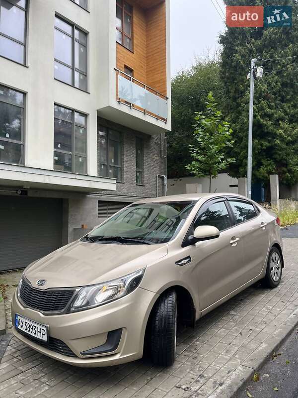 Седан Kia Rio 2012 в Львове