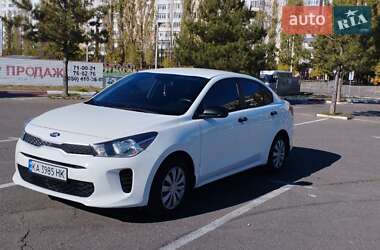 Седан Kia Rio 2017 в Николаеве